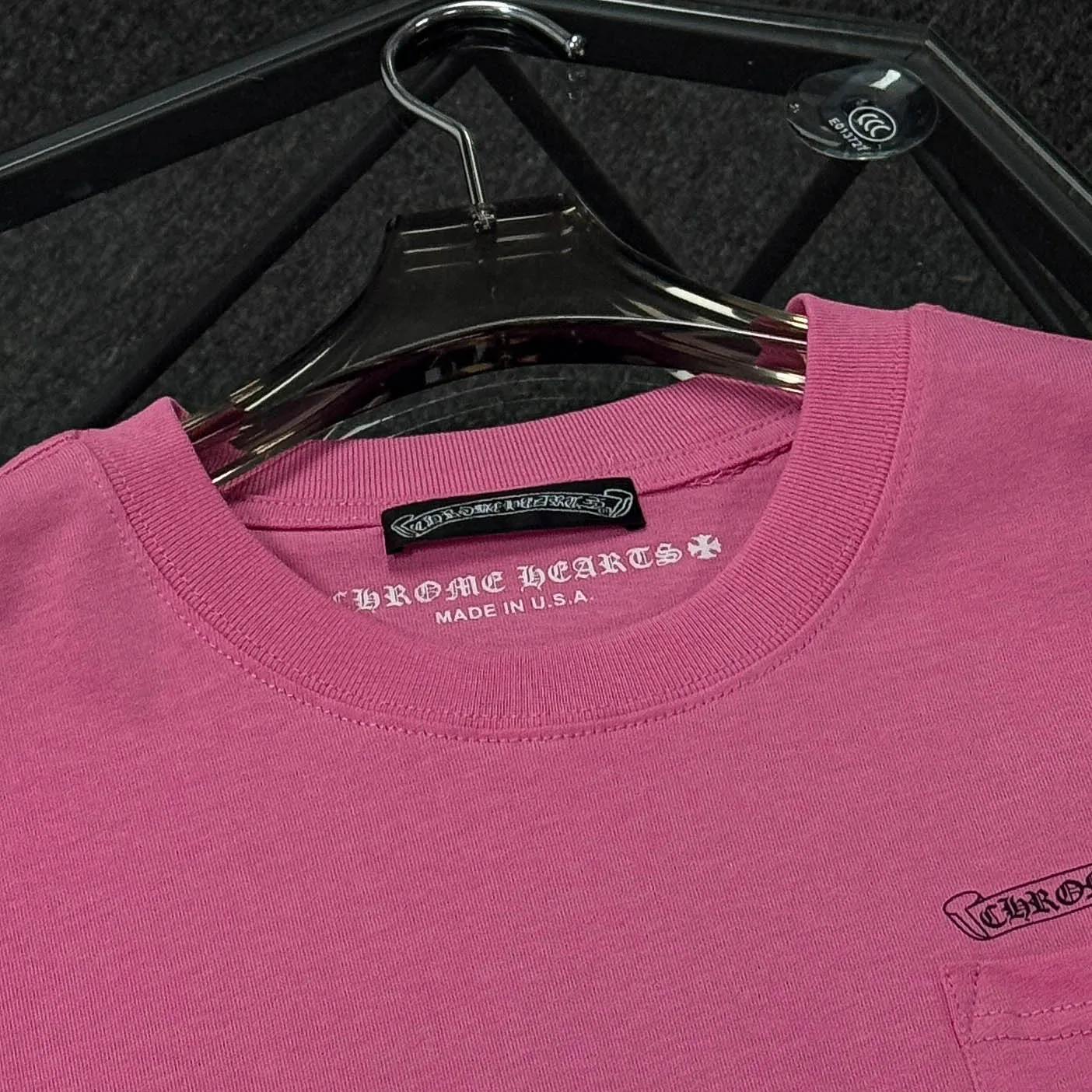 P170 Chrome Hearts Chrome Hearts 25 high version. The fabric is made of 300 grams of high-density cotton. It does not deform or shrink. It has three labels. It is the same style for men and women. Technology: digital printing. Color: white, black, pink. SIZE: S-XL